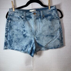 NWOT UNIVERSAL THREAD Womens size 4 High Rise Denim Jean Shorts Blue 4" Ins